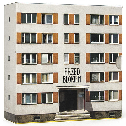 Image of Przed blokiem