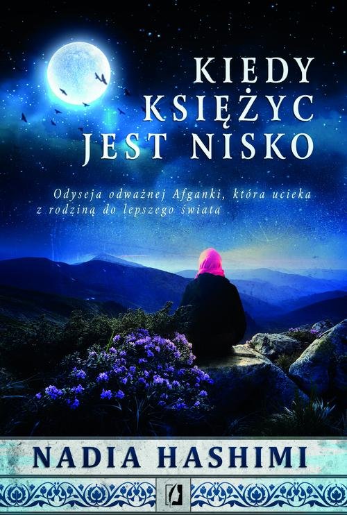 Image of Kiedy księżyc jest nisko Odyseja odważnej Afganki, która uciekła z rodziną do lepszego życia