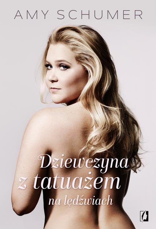 Image of Dziewczyna z tatuażem na lędźwiach