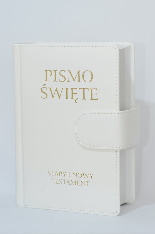 Image of Pismo Święte Stary i Nowy Testament B5 białe skóropodobne z zapięciem na magnes