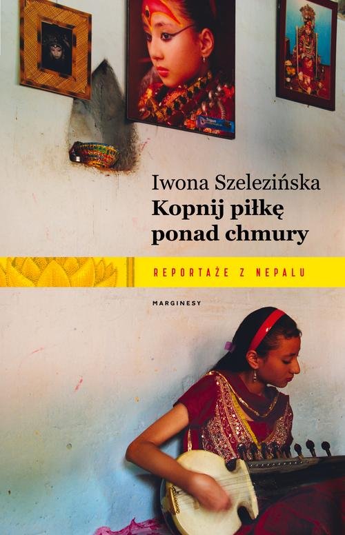 Image of Kopnij piłkę ponad chmury Reportaże z Nepalu